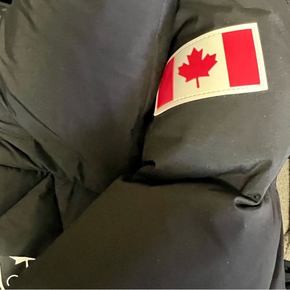 Lululemon Team  Canada 22 down jacket size 12 EUC - Picture 4 of 11